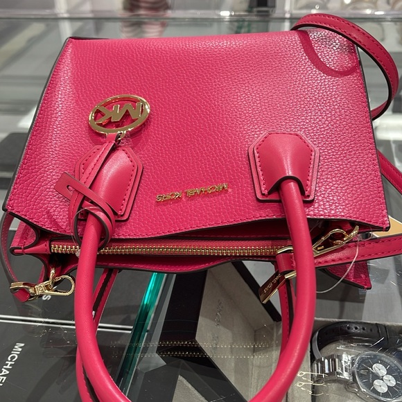 Michael Kors Mercer Medium Leather Messenger Satchel Crossbody
Electric Pink
NWT - Picture 6 of 16